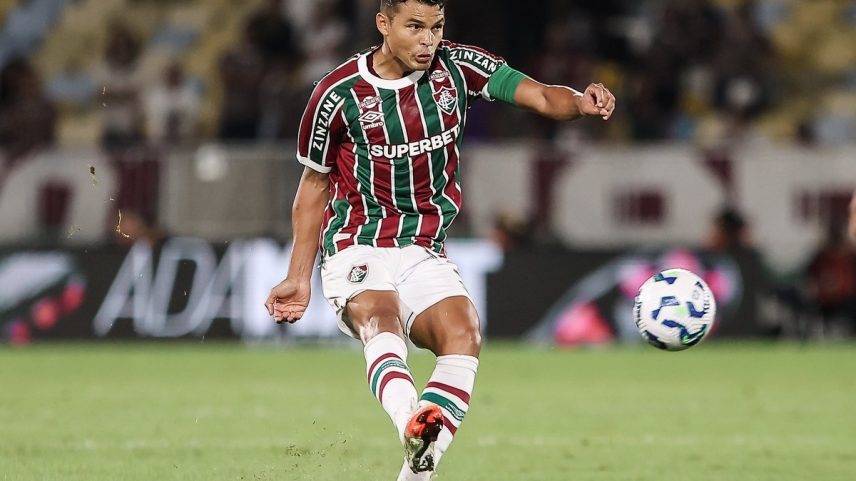 Thiago Silva em ação em Fluminense x Grêmio (Foto: LUCAS MERÇON / FLUMINENSE F.C.)