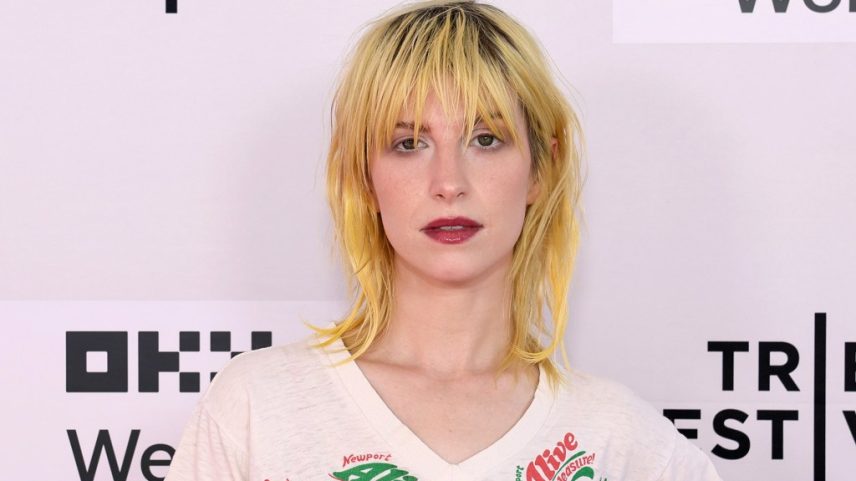 Hayley Williams lançou sua coleção solo de 17 faixas sem título para streaming na sexta-feira (1º de agosto) como uma série de singles independentes. (Foto: Reprodução)