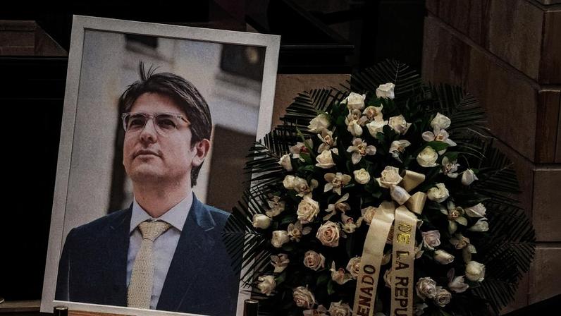 O Senado da Colômbia, previo ao homenagem a Miguel Uribe Turbay este lunes. (Foto: Diego Cuevas)