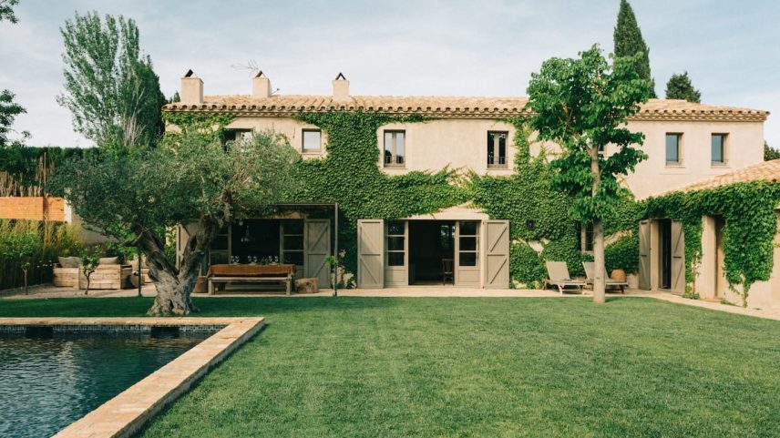 Uma vista de Casa Sabi, um dos alojamentos da coleção de Viu Empordà. (Foto: Reprodução)