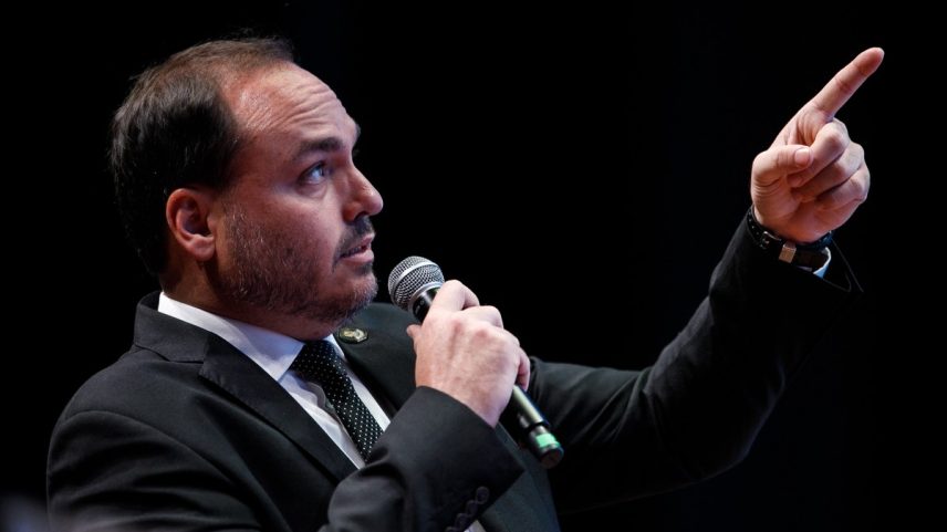 Carlos Bolsonaro em evento do Partido Liberal (PL), em Brasília (Foto: Brenno Carvalho / Agência O Globo)