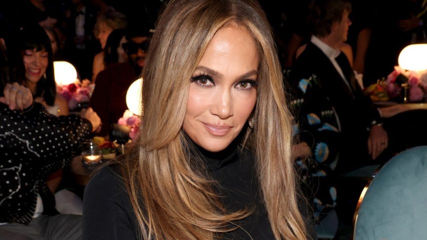 Jennifer Lopez foi recusada em uma loja Chanel em Istambul, mas teve uma reação elegante. (Foto: Reprodução)