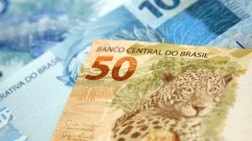 Moeda brasileira se distanciou do patamar próximo de R$ 6,30 que chegou a alcançar na virada de 2024 para 2025 (Foto: Bloomberg/Adriano Machado)