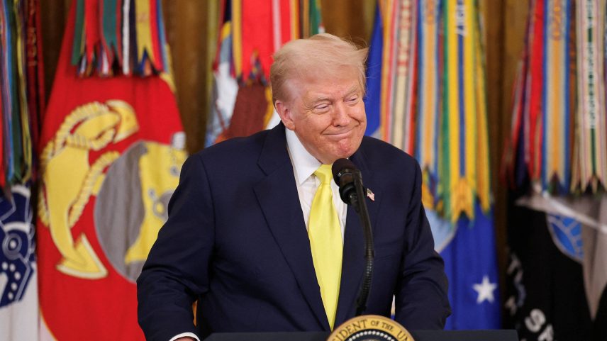 Presidente dos EUA, Donald Trump, durante cerimônia em homenagem a veteranos de guerra na Casa Branca nesta quinta-feira (Foto: Jonathan Ernst/Reuters)