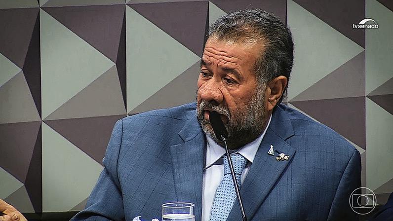 Carlos Lupi, ex-ministro da Previdência Social, é ouvido pela CPMI que investiga descontos indevidos no INSS (Foto: Reprodução)