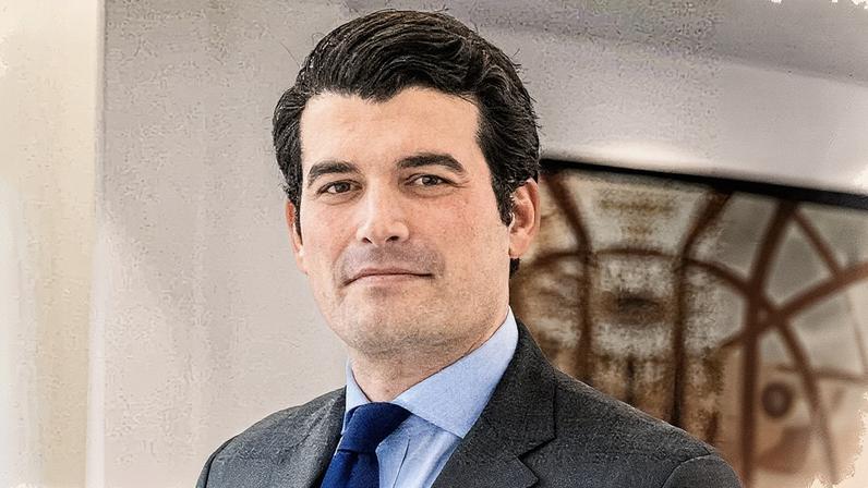 Homem de 38 anos com diploma de uma Ivy League e experiência em Wall Street (Foto: Reprodução)