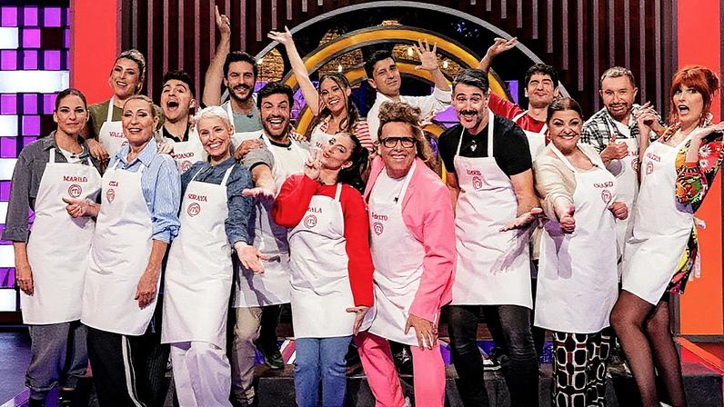 Participantes da décima edição de Masterchef Celebrity posam para uma fotografia promocional (Foto: Reprodução)