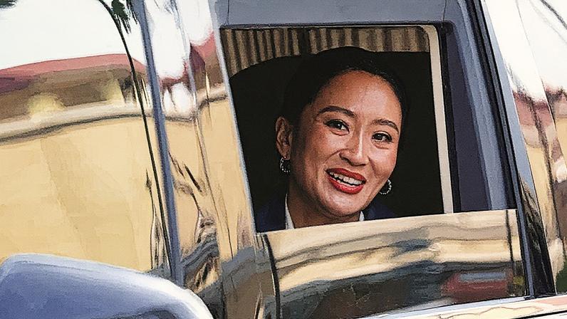 Paetongtarn Shinawatra deixa o Palácio do Governo após ser destituída do cargo de primeira-ministra, em Bangkok, Tailândia, no dia 29 de agosto de 2025 (Foto: Reprodução)