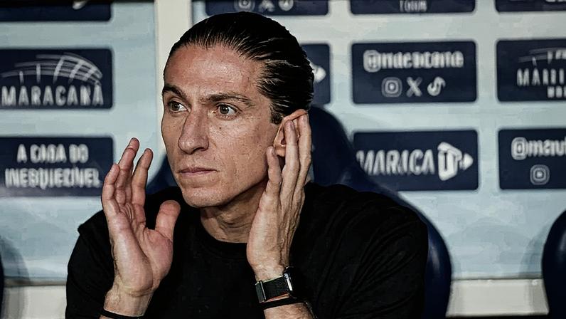 Filipe Luís é o técnico do Flamengo (Foto: Thiago Ribeiro/AGIF)