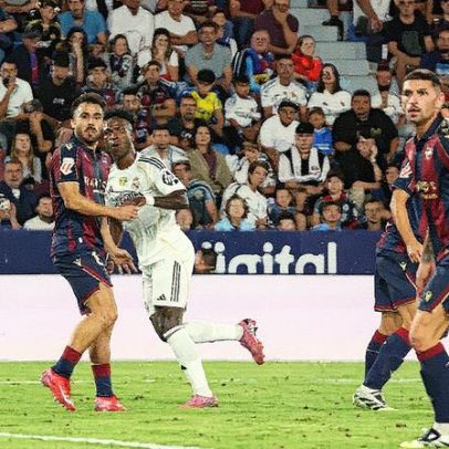 Vinicius brilha e garante vitória do Real Madrid sobre o Levante por 4 a 1