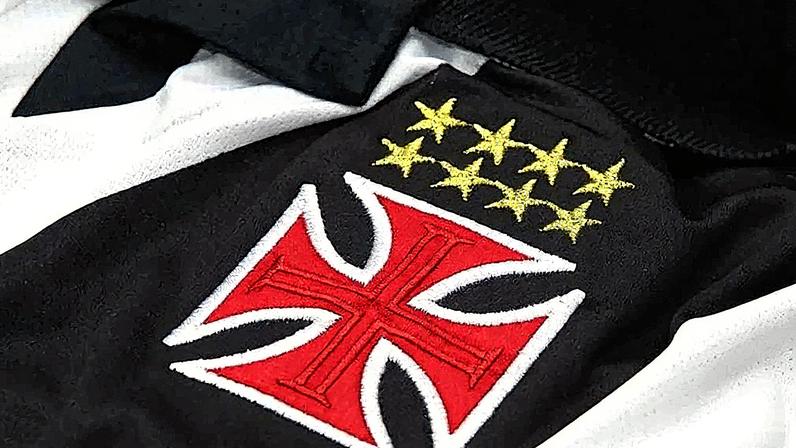 Escudo em camisa do Vasco (Foto: Reprodução)