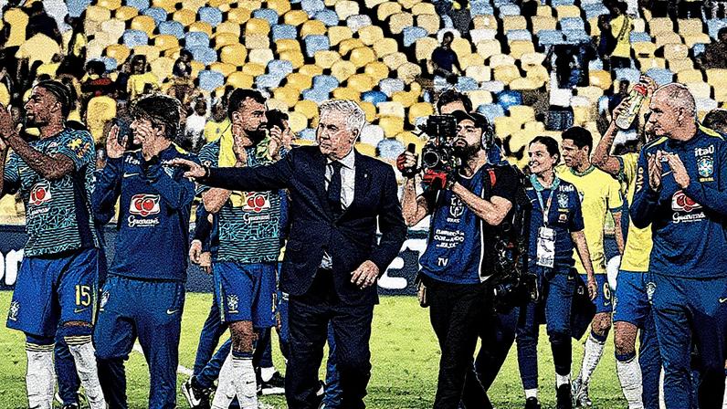 Carlo Ancelotti recebe aplausos da torcida brasileira no Maracanã (Foto: Reprodução)