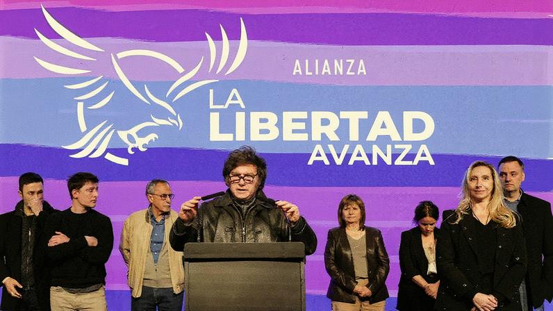 Presidente argentino Javier Milei após derrota eleitoral em evento público (Foto: Reprodução)