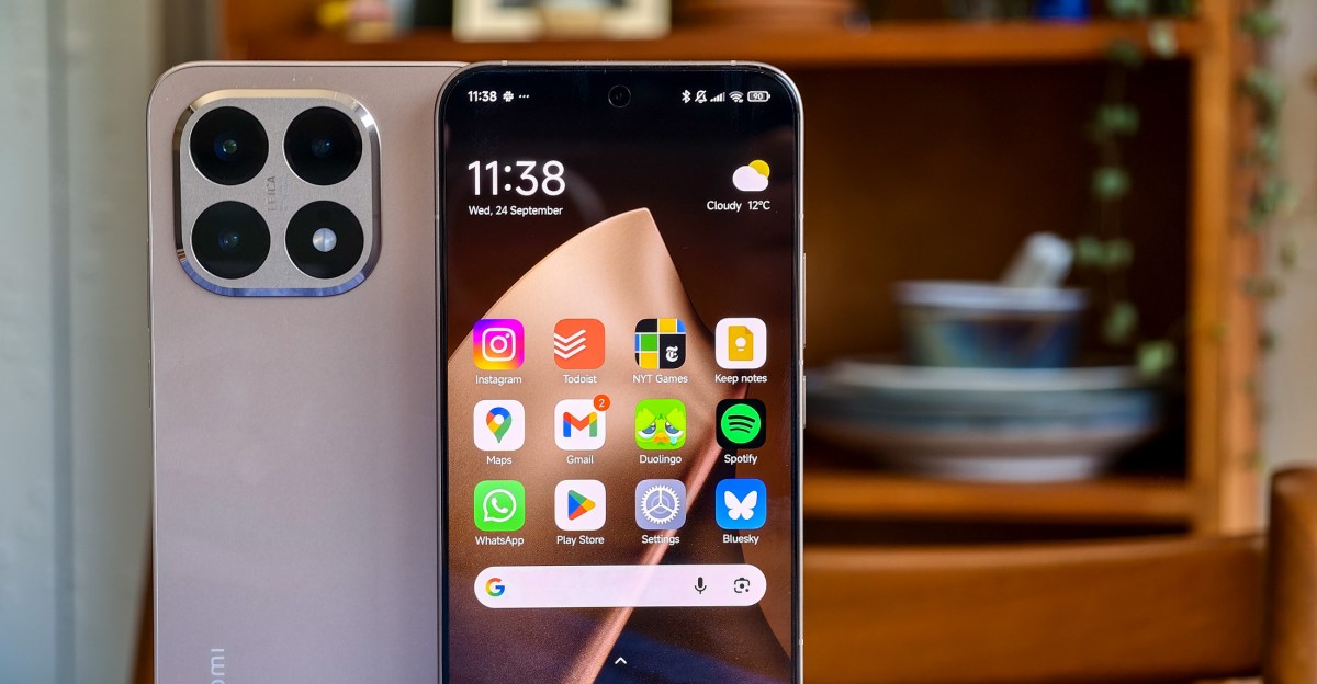 The Xiaomi 15T and 15T Pro are both big phones, with 6.83-inch displays.