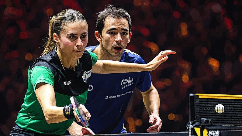 Hugo Calderano e Bruna Takahashi na derrota para os anfitriões Wang Chuqin e Sun Yingsha no China Smash (Foto: Divulgação/WTT)