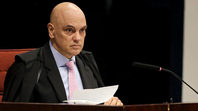 Moraes manda comunicar TSE sobre inelegibilidade de Bolsonaro
