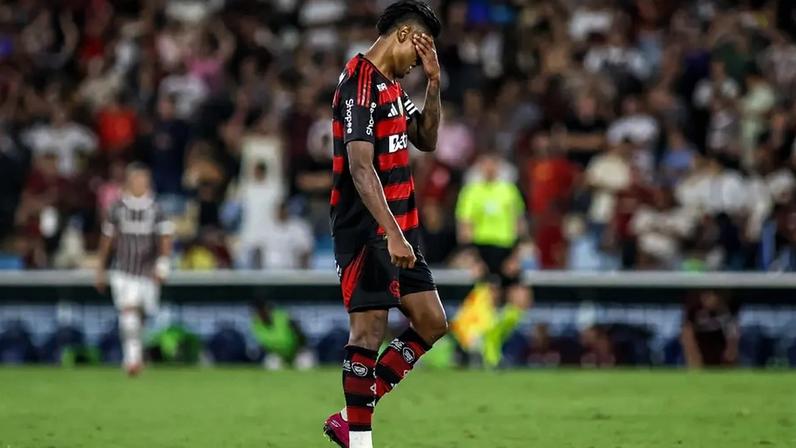 Bruno Henrique lamenta derrota diante do Fluminense (Foto: Mauro Silva/Prime Fotografias/MyPhoto Press/Gazeta Press)