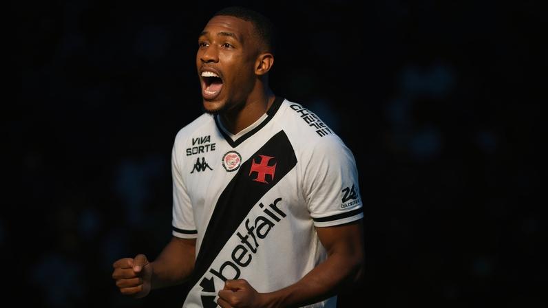 Rayan comemora gol do Vasco contra o Fluminense (Foto: Jorge Rodrigues/AGIF)