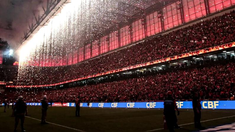 Arena da Baixada, casa do Athletico-PR, será um dos gramados sintéticos utilizados no Brasileirão (Foto: Robson Mafra/Agif/Gazeta Press)