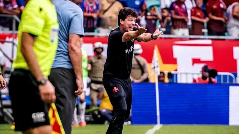Fernando Diniz na partida entre Vasco e Bahia (Foto: Fillipe Alves/Agência F8/Gazeta Press)
