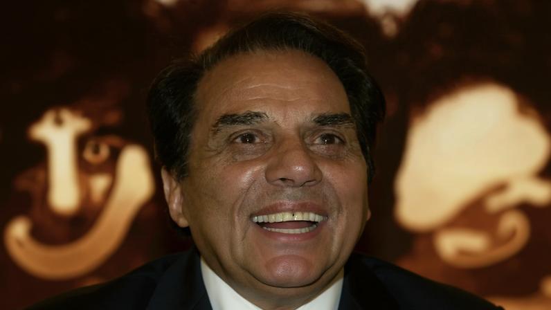 Dharmendra, who made his break with Dil Bhi Tera Hum Bhi Tere in 1960, established himself as the go-to romantic hero of Bollywood.
