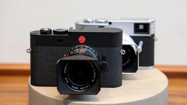 The EVF-only M EV1, seen here in front of an M11-P with a classic rangefinder.