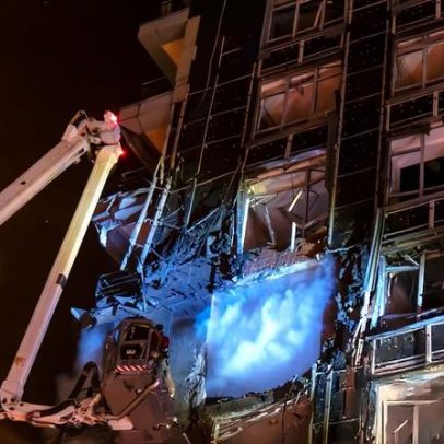 Conflito na Ucrânia: Rússia lança ataques em Kiev, incendiando prédios