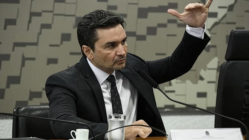 Sob risco de expulsão, Celso Sabino pede ‘bom senso’ ao União e prega aproximação com Lula