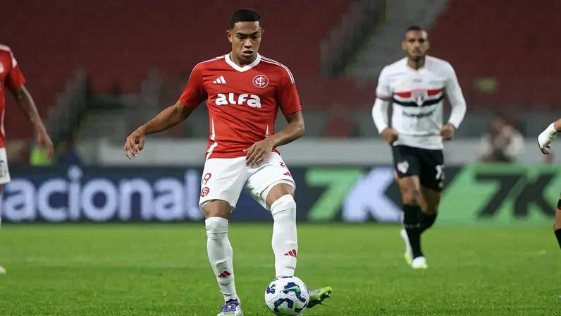 Volante do Inter deixa o clube por 3,5 milhões de dólares