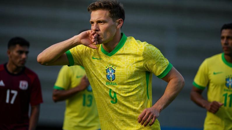 Dell, o "Haaland do Sertão", decidiu a partida para o Brasil nas quartas de final do Mundial Sub-17 (Foto: Reprodução)