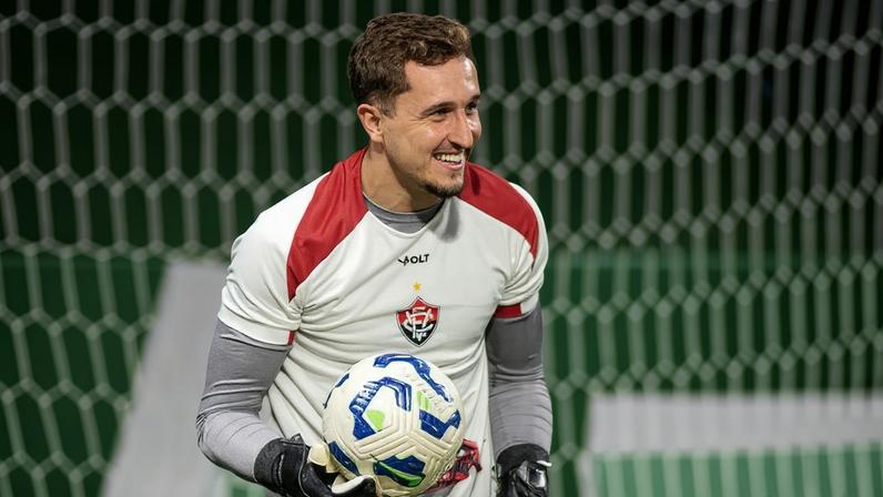 Thiago Couto antes da partida contra o Palmeiras (Foto: Victor Ferreira / EC Vitória)