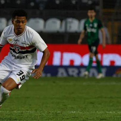 Paulinho, cria de Cotia, estreia no time profissional do São Paulo