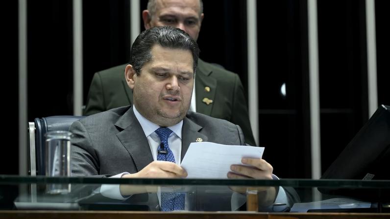 Alcolumbre confirma sessão para analisar vetos de Lula nesta semana