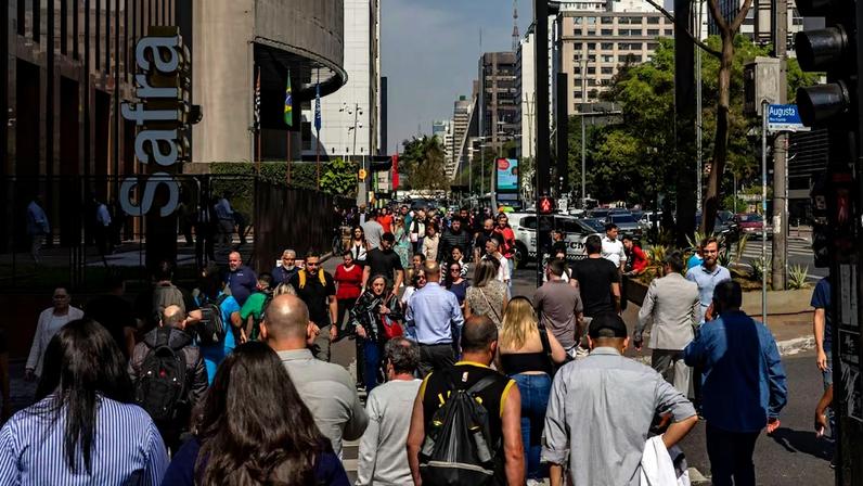 Selic alta derruba resultados de tesouraria dos bancos, que perdem mais de R$ 12 bi | Instituições dizem que há um descompasso entre crédito e depósitos, e que as carteiras de crédito passam a ter um custo de carregamento maior quando os juros sobem