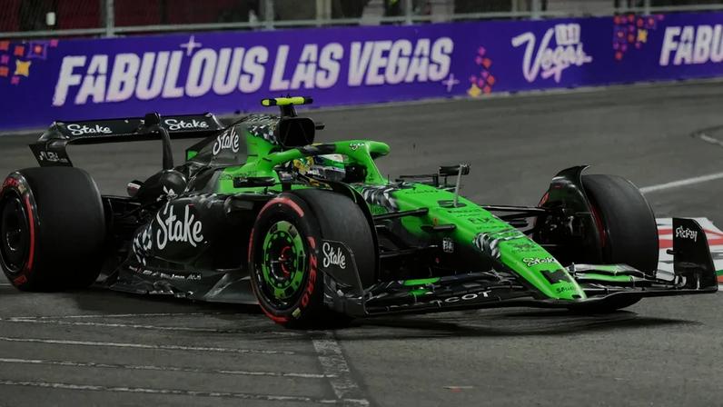 Gabriel Bortoleto no treino livre 1 do GP de Las Vegas de F1 (Foto: Frederic J. Brown / AFP)