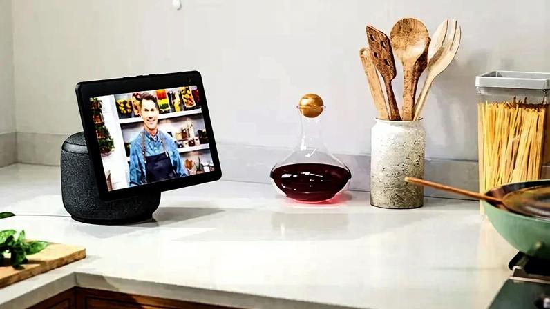 Os modelos Echo Show oferecem uma tela sensível ao toque, o que é um diferencial importante para vídeos, recepções ou centros de controle doméstico (Amazon/Divulgação)