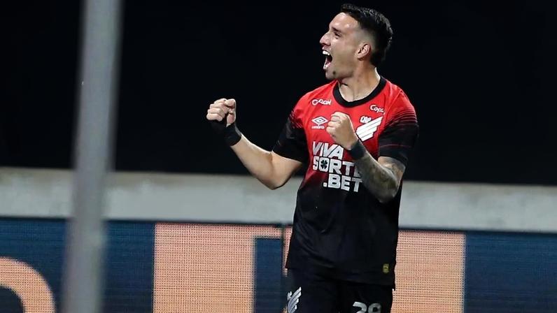 Athletico adquire lateral-direito por cláusula de acesso à Série A