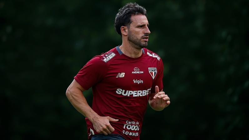 Calleri passou uma cirurgia no LCA neste ano (Foto: Rubens Chiri / São Paulo FC)
