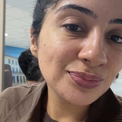 Cantora gospel esclarece uso de joia em culto após críticas