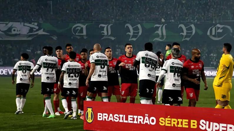 Coritiba tem três pontos acima do Athletico pelo título da Série B 2025. Foto: Geraldo Bubniak/Gazeta Press