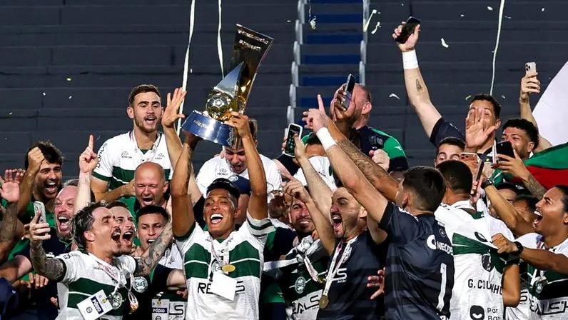 Coritiba conquistou o tricampeonato da Série B contra o Amazonas. Foto: Bruno Kelly/Agif/Gazeta Press