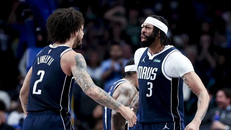 Lively Davis desfalque Mavericks