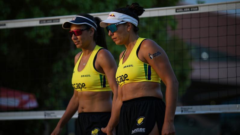 Duda e Ana Patrícia em foto de arquivo do Mundial de Vôlei de Praia 2025 (Foto: Voleyball World)