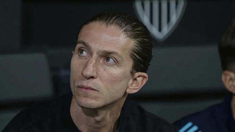 Felipe Luis, técnico do Flamengo, na partida contra o Atlético-MG (Foto: Denis Dias / Gazeta Press)