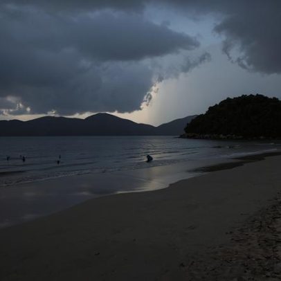 Chuva extrema eleva risco de deslizamento no litoral Sul e Sudeste