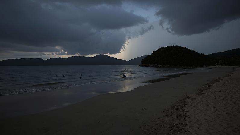 Áreas do litoral do Sul e do Sudeste com risco de deslizamento devido ao grande volume de chuva (Foto: Ubatuba, SP, Getty Images)