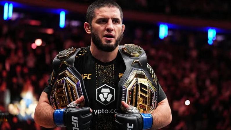 Islam Makhachev venceu Jack Della Maddalena no VeChain UFC 322 e conquistou o cinturão dos meio-médios. (Foto por Jeff Bottari/Zuffa LLC)