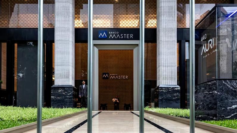 Daniel Vorcaro, CEO do Banco Master, nega fraude de R$ 12 bi em vendas ao BRB | Advogados publicaram um comunicado em que rejeitam acusações e dizem que Vorcaro nunca foi investigado pelo BC (Bloomberg/Victor Moriyama)