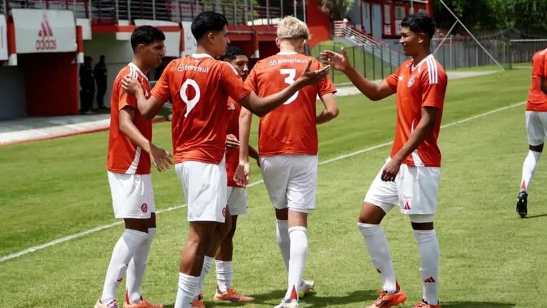 Internacional comemora gol (Foto: Lucas Costa/SC Internacional)