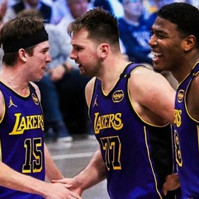 Lakers dispensam pivô e fecham com ex-jogador do Nets